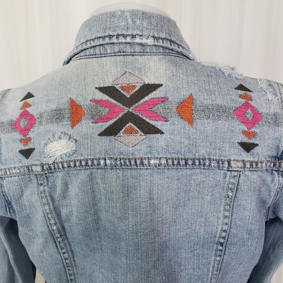 AEO crop distressed embroidered denim jacket southwestern pattern size medium - Picture 6 of 8